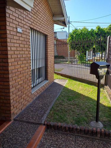 Venta De Chalet 4 Ambientes