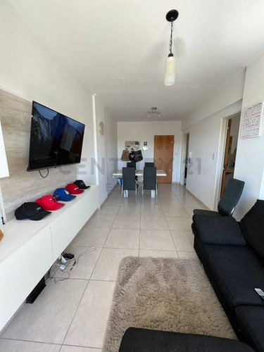 Imagen 7 de 21 de Departamento De Un Dormitorio Frente Al Parque San Martin Con Balcon.