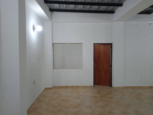 Imagen 4 de 14 de Se Alquila O Vende Hermoso Local Comercial En Sabana Grande. Raymer Ortiz: +58-424-1272602