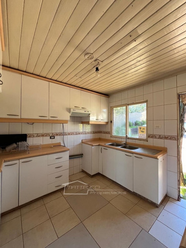 Linda Casa A Orilla De Lago