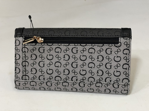 Diseño de tela Guess Gray modelo Sg905351 con anagrama de la marca