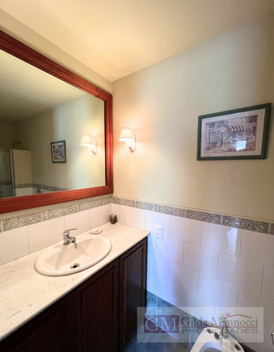 Casa De 2 Pisos, 3 Dormitorios, 4 Baños, En Venta En Pocitos