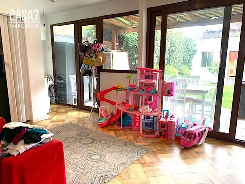 Casa En Venta De 3 Dorm. En Ñuñoa