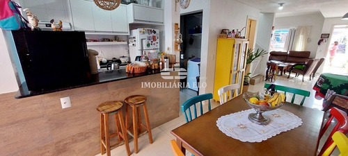Imagem 10 de 30 de Belo Sobrado Em Terreno Individual De 03 Dormitórios Em Garopaba! - 4589