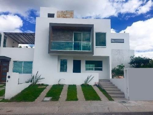 En Zibatá, 3 Recámaras, Roof Garden Y Pergolado, 4 Baños.-