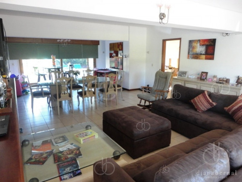 Imagen 3 de 25 de Mansa A Metros Del Mar, Chalet De 5 Dormitorios, 3 Baños Y Piscina Climatizada.- Ref: 54487
