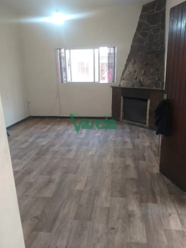 Venta Apto Tipo Casa La Blanqueada, 2 Dorm Mas Servicio Patio Parrillero