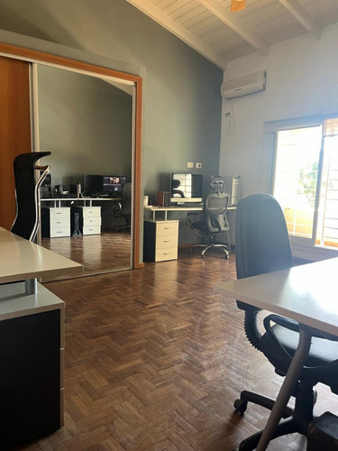 Casa De Categoria A La Venta En Villa Belgrano Sobre Neper