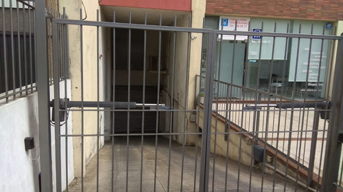 Imagen 3 de 3 de Amplio Garage. Excelente Ubicación!!
