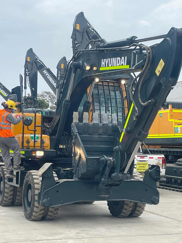 Alquiler De Excavadora Sobre Ruedas
