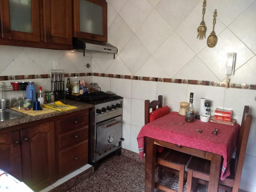 Imagen 6 de 17 de Departamento 3 Ambientes En Segundo Piso Por Escalera