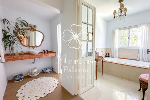Casa En Venta, 5 Habitaciones, Punta Chica Dentro De Barrio Cerrado