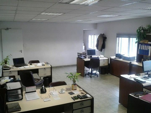 Imagen 5 de 12 de Amplio Galpon En Venta Con Oficinas