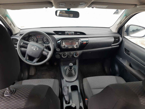 Imagen 10 de 15 de Toyota Hilux 2018 4p Doble Cabina Sr L4/2.7 Man