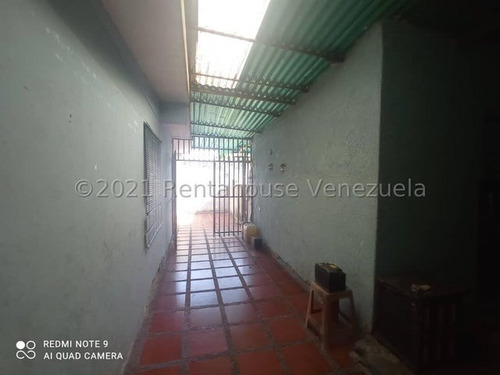 Casa En Venta Al Este De Barquisimeto Fundalara  Codigo: 23-28132