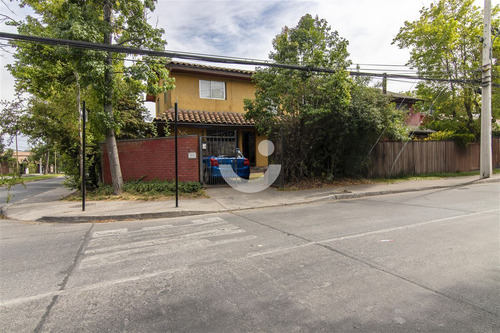 Casa En Venta De 4 Dorm. En Las Condes