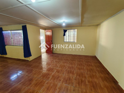 Casa En Venta De 4 Dorm. En Estación Central