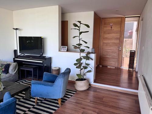 Casa En Condominio Con Excelente Vista A Santiago. 4 Dorm