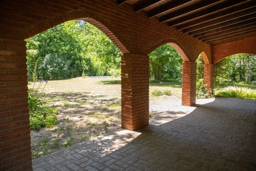 Imagen 2 de 17 de Casa Quinta En Exclusivo Barrio La Araucaria Laguna De Lobos