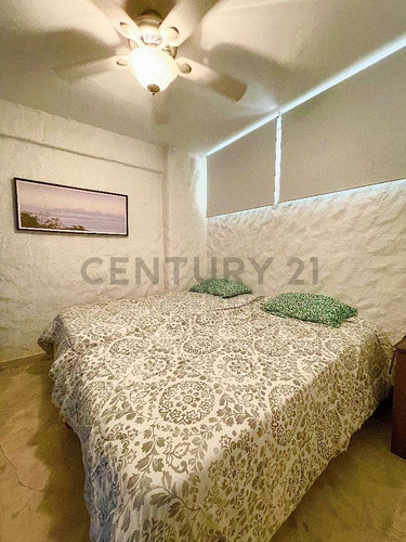 Hermoso Apartamento Con Vista Al Mar En El Condominio Isla Marina