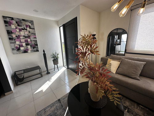 Casas En Venta En Los Olvera Frente A Shoenstatt
