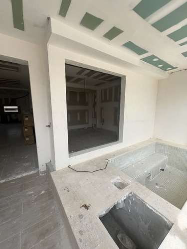 Apartamento De 2 Habitaciones Amueblado En Los Corales/ Entrega Agosto 2024