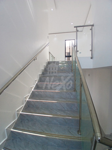 Moderna Casa En Venta Urbanización Cerrada, Santiago Hfc-238
