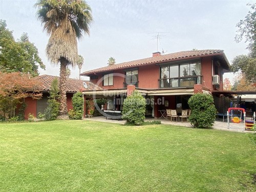 Casa En Venta De 7 Dorm. En Vitacura Santa María.san Benito.