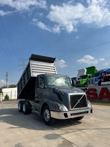 comprar Volvo Vnl Moderno Volteo Minero De 14 Mts Gris