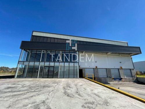 Imagen 1 de 11 de Impresionante Galpón En Alquiler Con Oficinas, Vestuarios Y Docks De Carga En Polo Industrial
