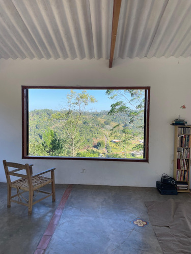 Sitio Em Juquitiba, 2.2ha Casa Com Sobrado Em Local Reservado, Salão Ótimo Para Reunir Pessoas. (com Escritura)
