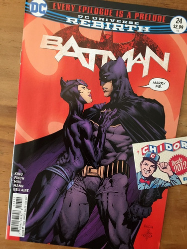 Comic - Batman Rebirth #24 Catwoman Kiss David Finch
