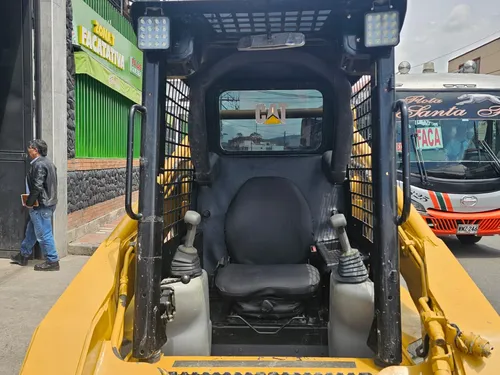 Minicargador Caterpillar 252b