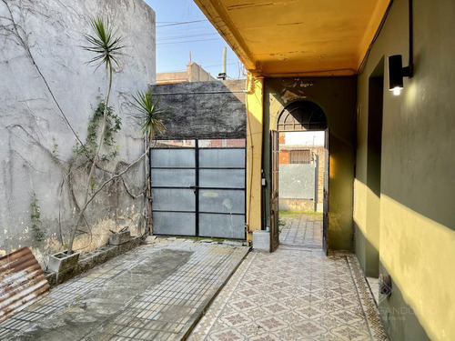 Oportunidad - Casa De Estilo A Reciclar En Excelente Ubicación - Venta Directa!!!
