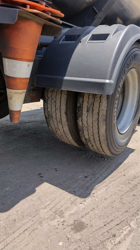 Imagem 5 de 12 de Carreta Aço Inox Com Pneus