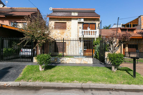 Importante Casa De 5 Ambientes En Venta