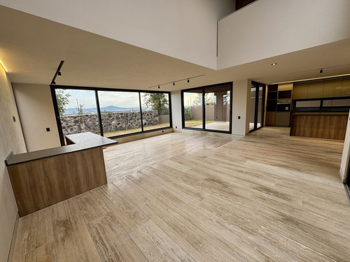 Residencia Con Acabados Premium- La Espiga