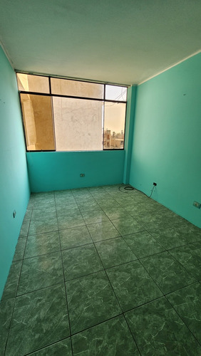 Se Alquila Cuartos Comas 2do Y 4to Piso Baño Común