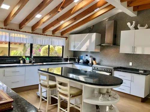 Casa En Venta En Ahuatepec, Cuernavaca, Morelos