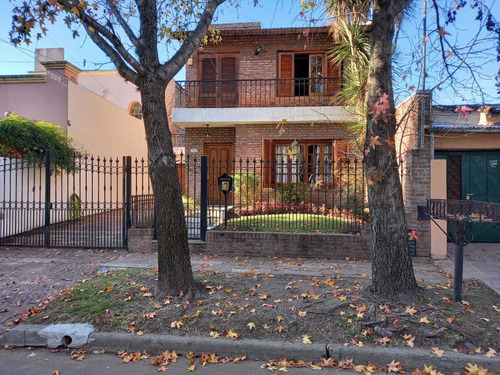 Casa En Venta 3 Dormitorios En Calle Alvear, Luján