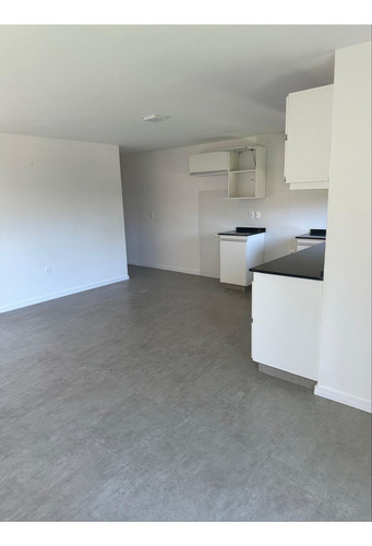 Venta Casa 3 Dormitorios Lomas De Solymar A Estrenar Hermosa Ph Próxima A La Rambla Costanera Y Tuyuti. Zona De Servicios, Locomoción, Centro De Estudios, Etc. Imperdible Opción.