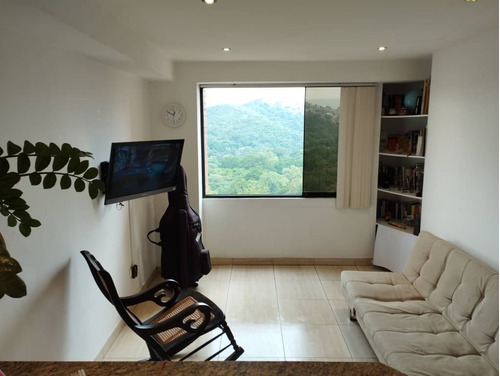 Practico Y Funcional Apartamento Con Hermosa Vista A Caracas Quebrada Honda #24-7420