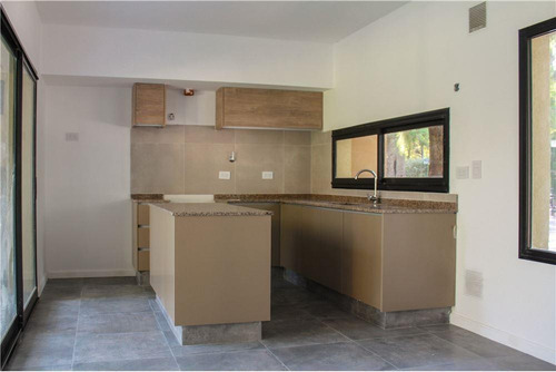 Imagen 3 de 11 de Casa - Barrio Parque Leloir