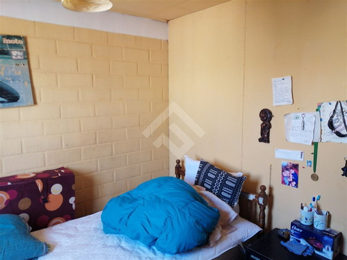 Casa En Venta De 2 Dorm. En Peñaflor Con Patio, Subsidio