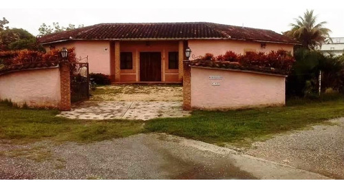 Venta Casa Amoblada Safari Carabobo Country Club, Sector Elefante