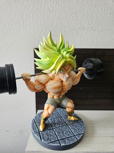 Figura Broli Ssj Entrenando Con Pesas - Dragon Ball Z