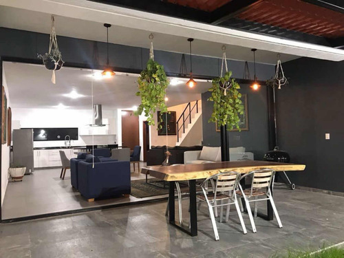 Casa De 3 Recámaras 3 Baños Completos Y Un Medio Baño