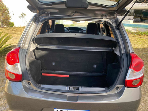 Imagen 12 de 16 de Toyota Etios 2017 1.5 Xs