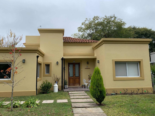 Barrio Cerrado Manzanares Chico A Mts Club House