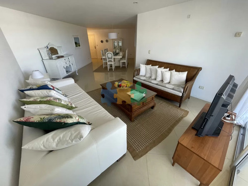 Apartamento A 100 Metros Del Mar, 3 Dormitorios Más Dependencia